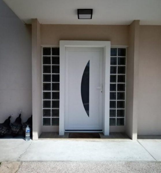 LA PORTE D' ENTREE PVC MVM LE  COMPROMIS THERMIQUE ET BUDGETAIRE POUR VOTRE DOMICILE