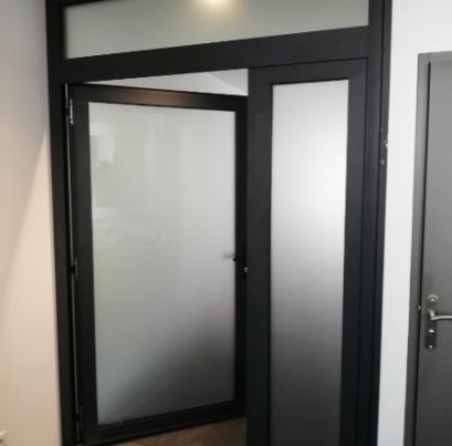 Porte aluminium isolante à serrure et vitrage anti-effraction -LYON 3