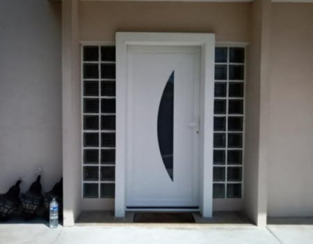 LA PORTE D' ENTREE PVC MVM LE  COMPROMIS THERMIQUE ET BUDGETAIRE POUR VOTRE DOMICILE