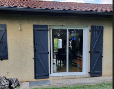 OPTER POUR UN COULISSANT A TASSIN LA DEMIE LUNE EN COMPOSITE - PVC ALU FIBRE DE VERRE