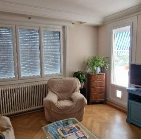 PORTE FENÊTRE AVEC CHATIÈRE INTÉGRÉE, LA SOLUTION EN APPARTEMENT – LYON 5 PORTE FENÊTRE AVEC CHATIÈRE INTÉGRÉE, LA SOLUTION EN APPARTEMENT – LYON 5