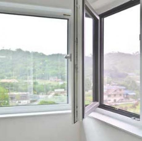FERMETURE BALCON & TERRASSE : Les nouvelles fenêtres et portes-fenêtres coulissantes, intègrent des avancées technologiques pour améliorer l'isolation thermique et acoustique. MVM Menuisier LYON 