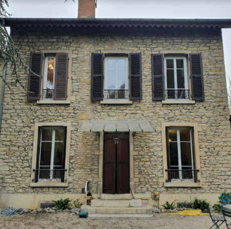 MAISON BOURGEOISE-FENETRES DEPOSE TOTALE REMISE DES PERSIENNES EXISTANTES