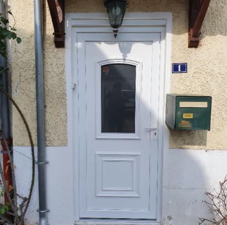 POSE D'UNE PORTE ENTRÉE PVC BLANC PVC GAMME THERMIQUE A SÉCURITÉ RENFORCÉ ST MAURICE DE BEYNOST POSE D'UNE PORTE ENTRÉE PVC BLANC PVC GAMME THERMIQUE A SÉCURITÉ RENFORCÉ ST MAURICE DE BEYNOST