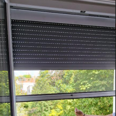 MOUSTIQUAIRE ENROULABLE AVEC VOLET ROULANT LA SOLUTION 2 EN 1 – LYON 5 MOUSTIQUAIRE ENROULABLE AVEC VOLET ROULANT LA SOLUTION 2 EN 1 – LYON 5