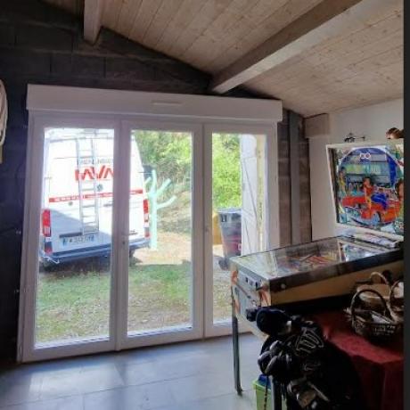 AGENCEMENT D'UN GARAGE EN PIECE DE VIE, PORTE FENÊTRES AVEC VOLET ROULANT, DOMMARTIN AGENCEMENT D'UN GARAGE EN PIECE DE VIE, PORTE FENÊTRES AVEC VOLET ROULANT, DOMMARTIN
