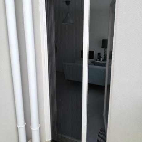 Moustiquaire coulissante en Aluminium pour porte fenêtre - VILLEURBANNE Moustiquaire coulissante en Aluminium pour porte fenêtre - VILLEURBANNE
