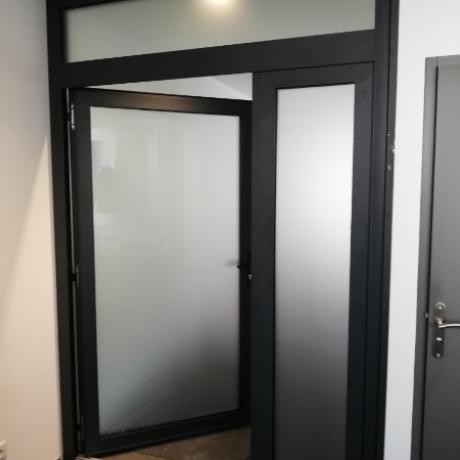 Porte aluminium isolante à serrure et vitrage anti-effraction -LYON 3 Porte aluminium isolante à serrure et vitrage anti-effraction -LYON 3