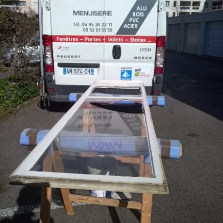 REMPLACEMENT DE VITRES CASSÉES -TOUT TYPE DE VITRAGE SUR MESURE REMPLACEMENT DE VITRES CASSÉES -TOUT TYPE DE VITRAGE SUR MESURE