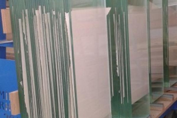 REMPLACEMENT DE VITRES CASSÉES -TOUT TYPE DE VITRAGE SUR MESURE 30 KM AUTOUR DE LYON