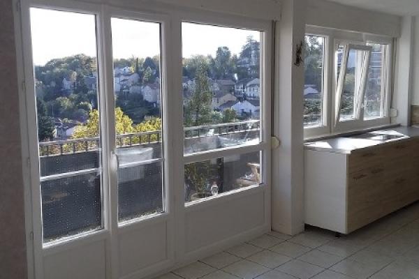 Rénovation et isolation d'un salon et d'une cuisine ouverte- OULLINS