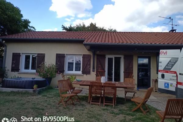 RÉNOVATION GLOBALE D'UNE MAISON A COMMUNAY (FENÊTRES  COULISSANT PORTE ENTRÉE)