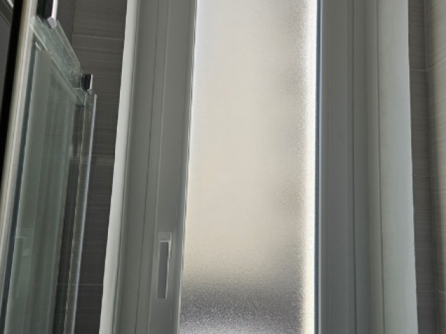 Fenêtres isolantes à doubles vitrages type décoratives et à contrôle solaire