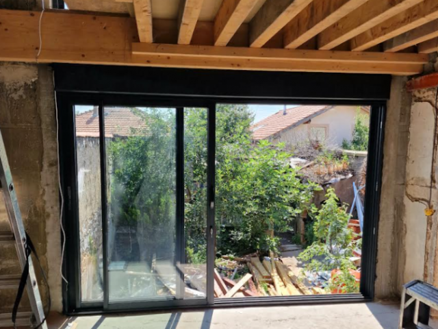 RENOVATION DE CORPS DE FERME. OPTEZ POUR NOTRE GAMME THERMIQUE ALUMINIUM - PIERRE BENITE
