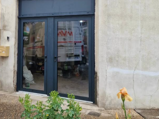 DEVANTURE DE COMMERCE EN  ALUMINIUM THERMIQUE MVM - VILLARD LES DOMBES 