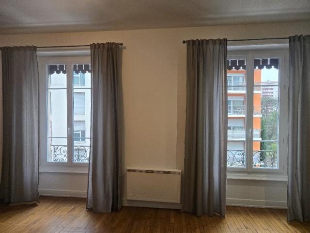 Pose rénovation de fenêtres isolantes PVC et alu à Lyon – MVM Menuisier