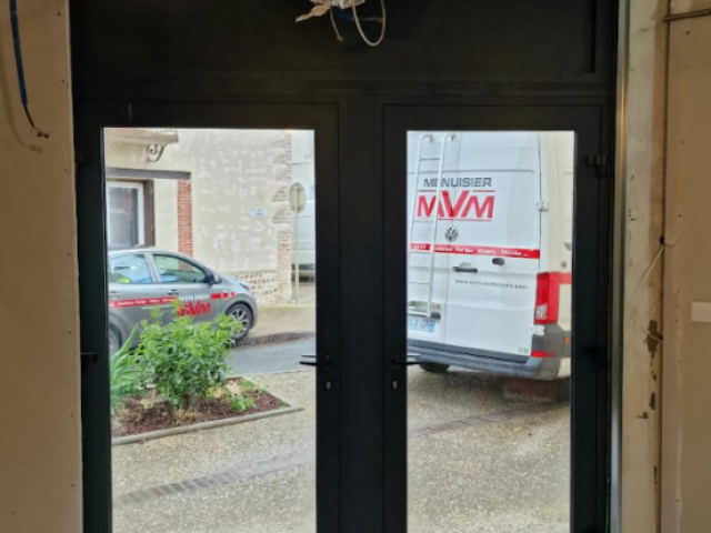 DEVANTURE DE COMMERCE EN  ALUMINIUM THERMIQUE MVM - VILLARD LES DOMBES 