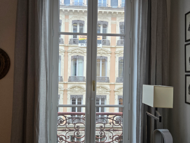 Fenêtres Bois isolante à double vitrage , posé sur Lyon 2 MVM Menuisier