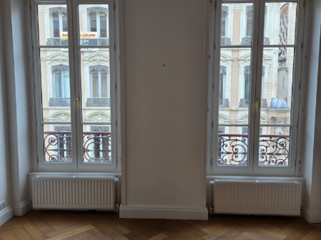 Fenêtres Bois isolante à double vitrage , posé sur Lyon 2 MVM Menuisier