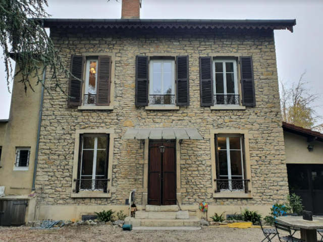 MAISON BOURGEOISE-FENETRES DEPOSE TOTALE REMISE DES PERSIENNES EXISTANTES